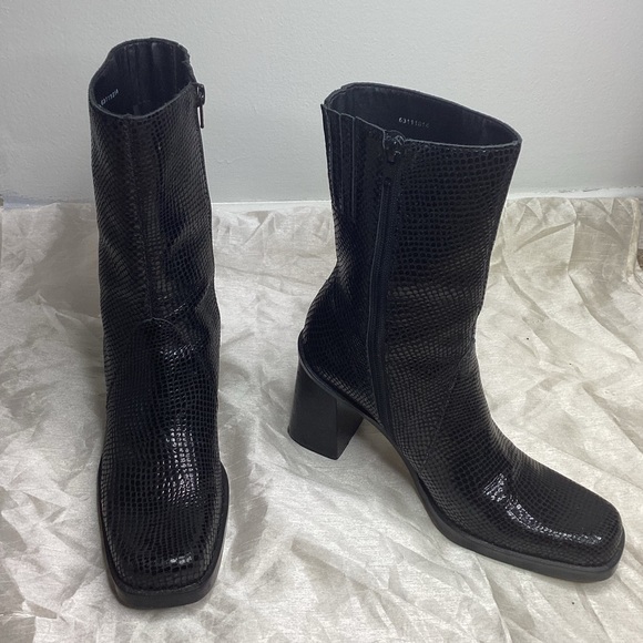 Black Shiny Boots - Picture 3 of 3